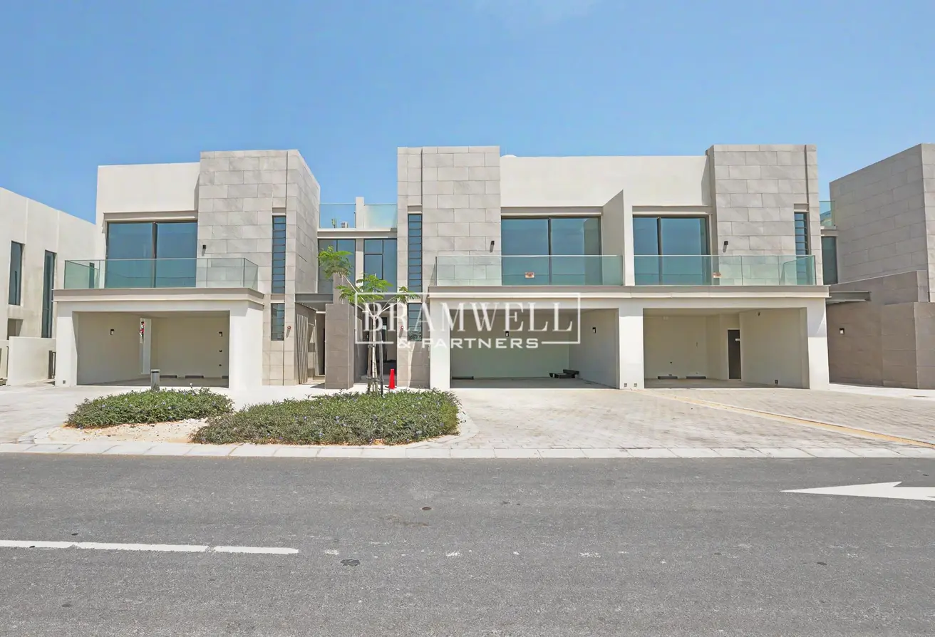 Exceptional Townhouse | Waterfront Community Living - photo 1