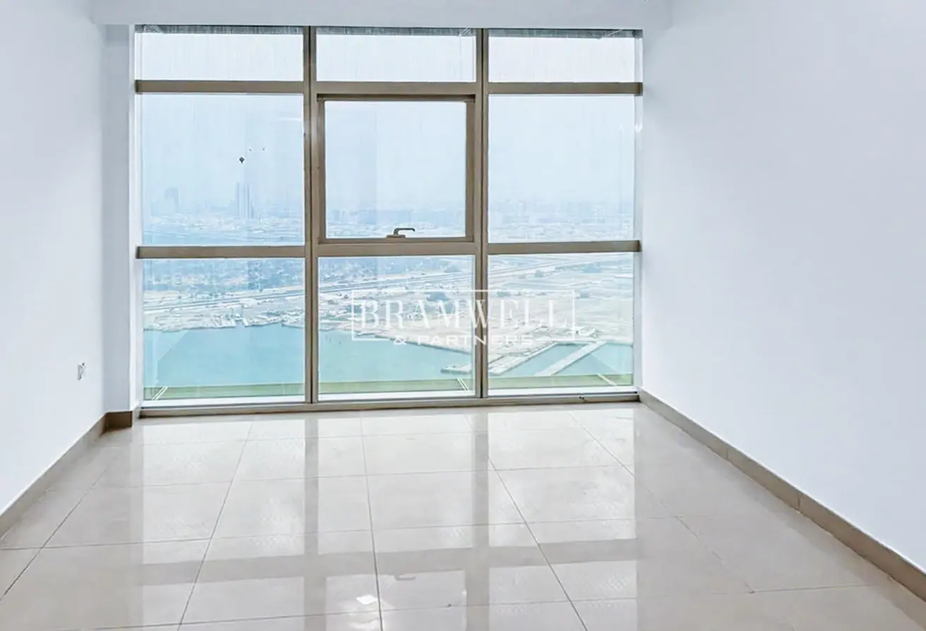 Stunning Canal View | Spacious | Prime Location - photo 1
